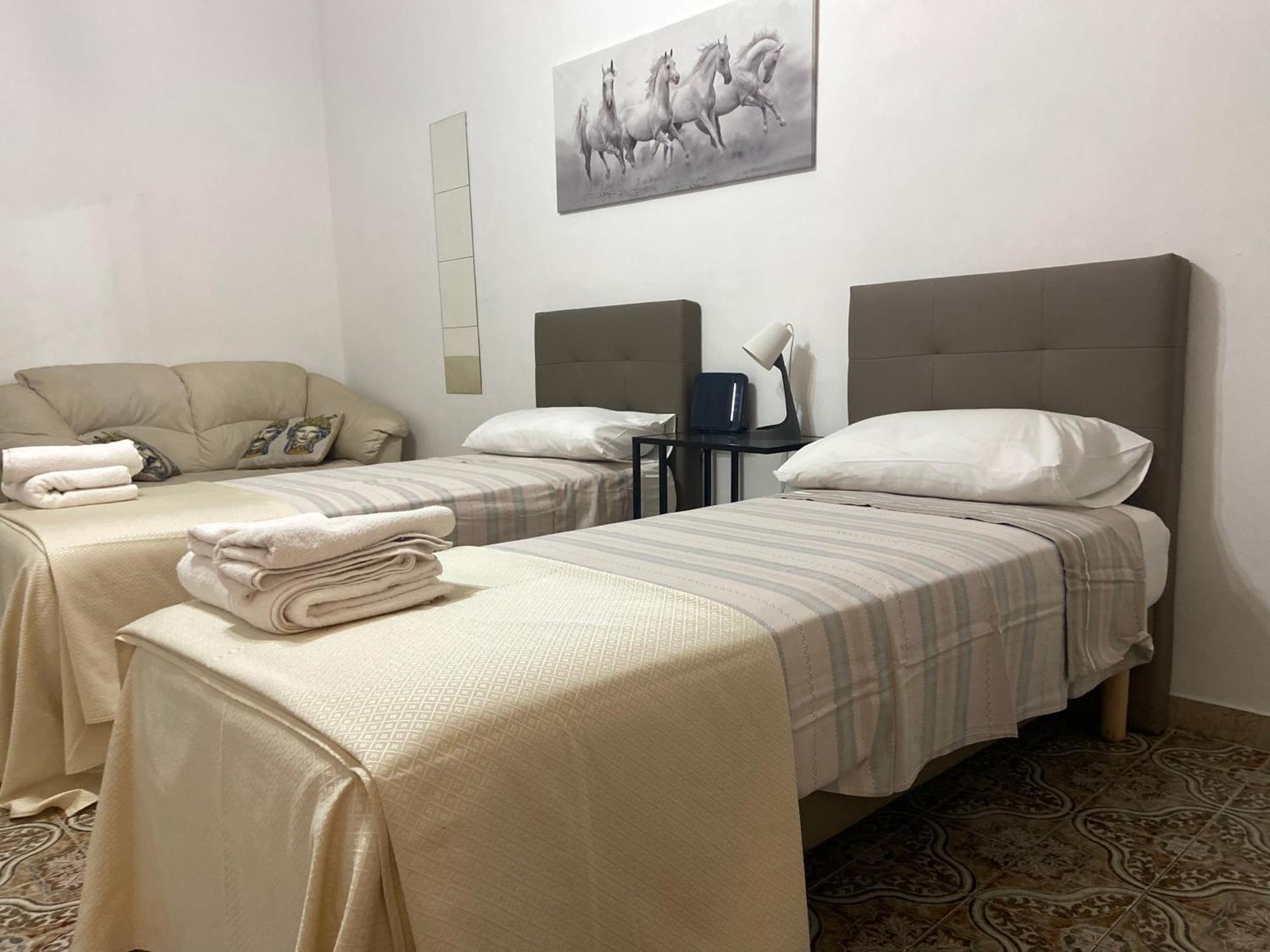Casa vacanza La Collegiata Aeroporto di Catania Fontana Rossa Esterno foto