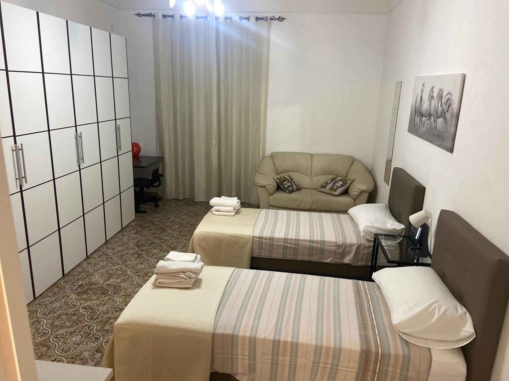 Casa vacanza La Collegiata Aeroporto di Catania Fontana Rossa Esterno foto